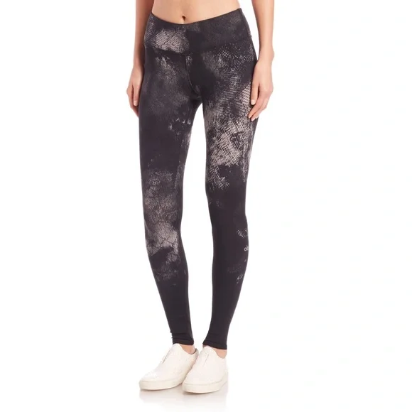 Alo Yoga Black Smoke Airbrush print leggings Med - Picture 14 of 14